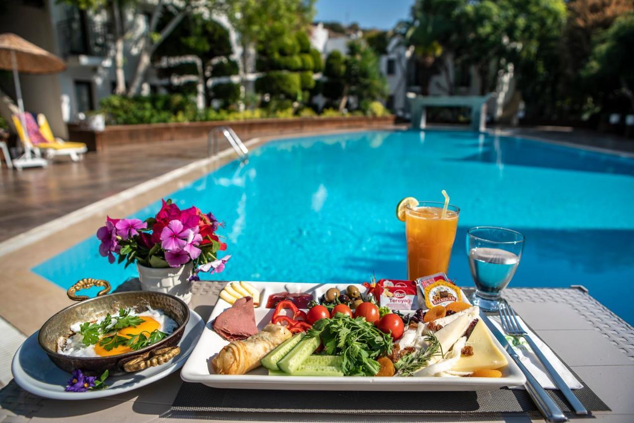 גומבט Flora Hotel מראה חיצוני תמונה
