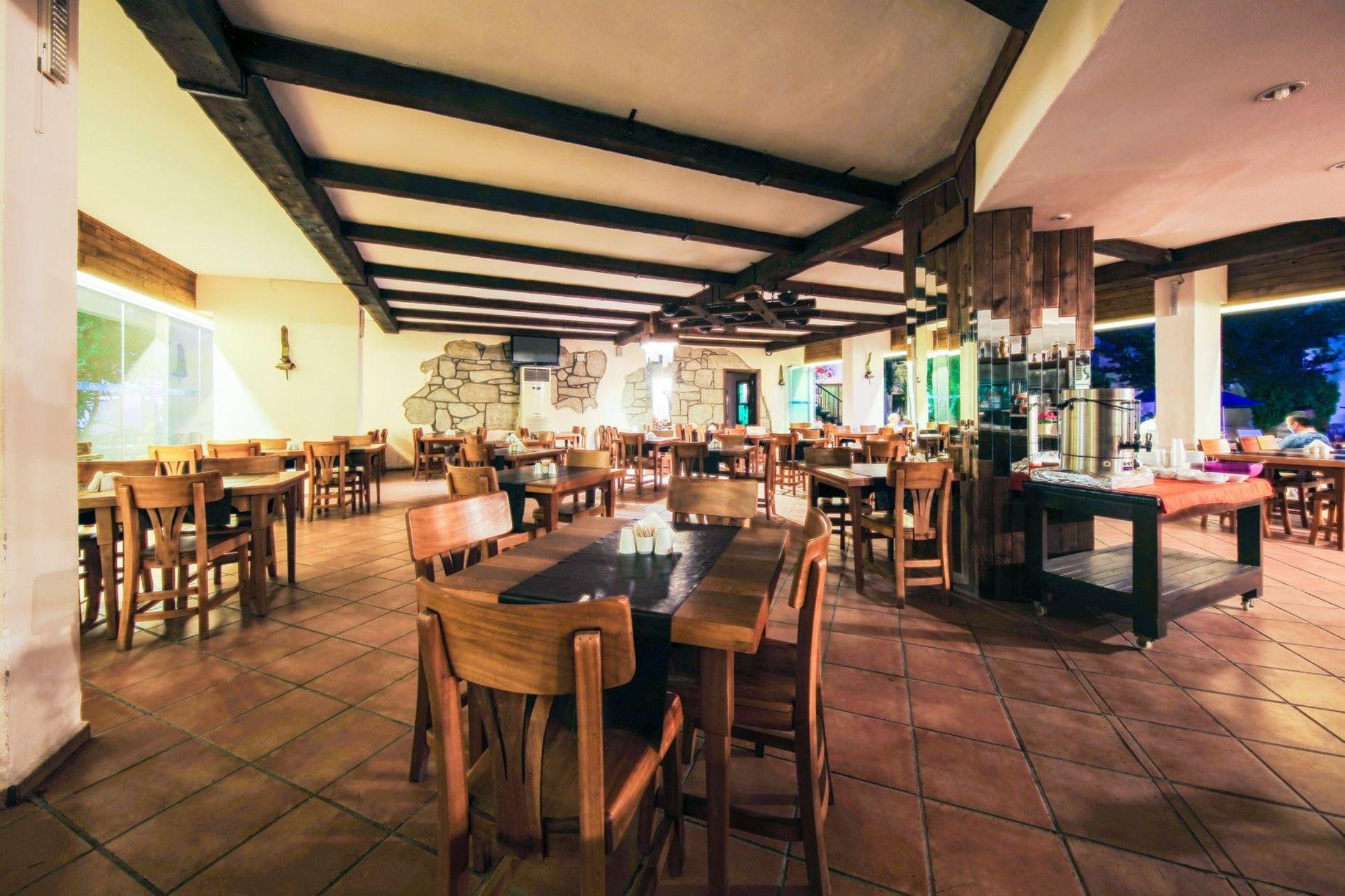 גומבט Flora Hotel מראה חיצוני תמונה