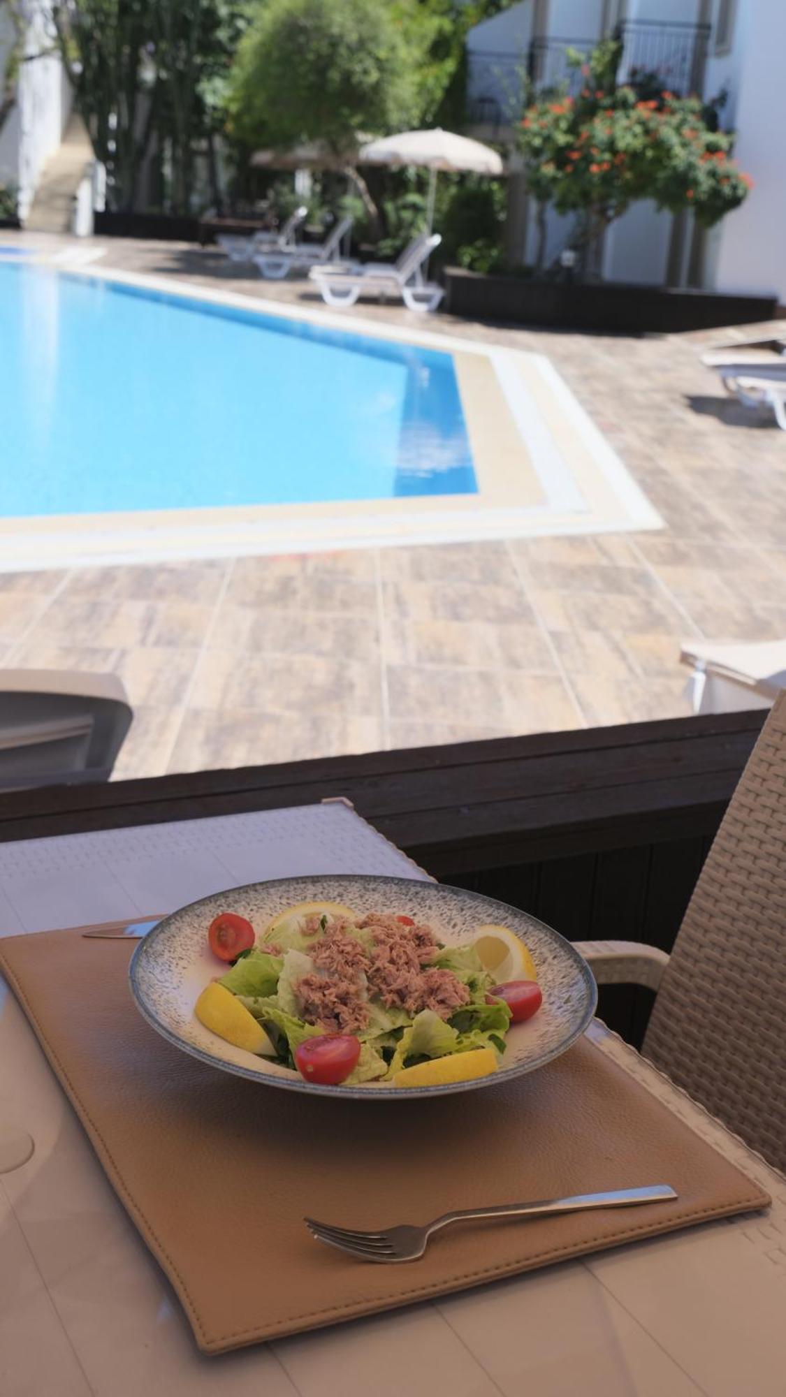 גומבט Flora Hotel מראה חיצוני תמונה