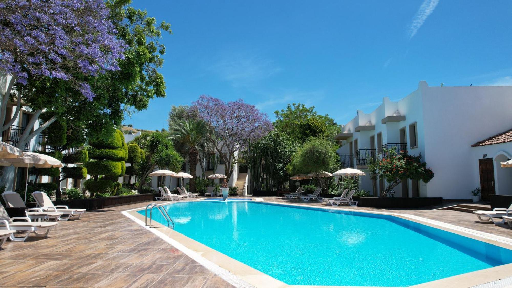 גומבט Flora Hotel מראה חיצוני תמונה