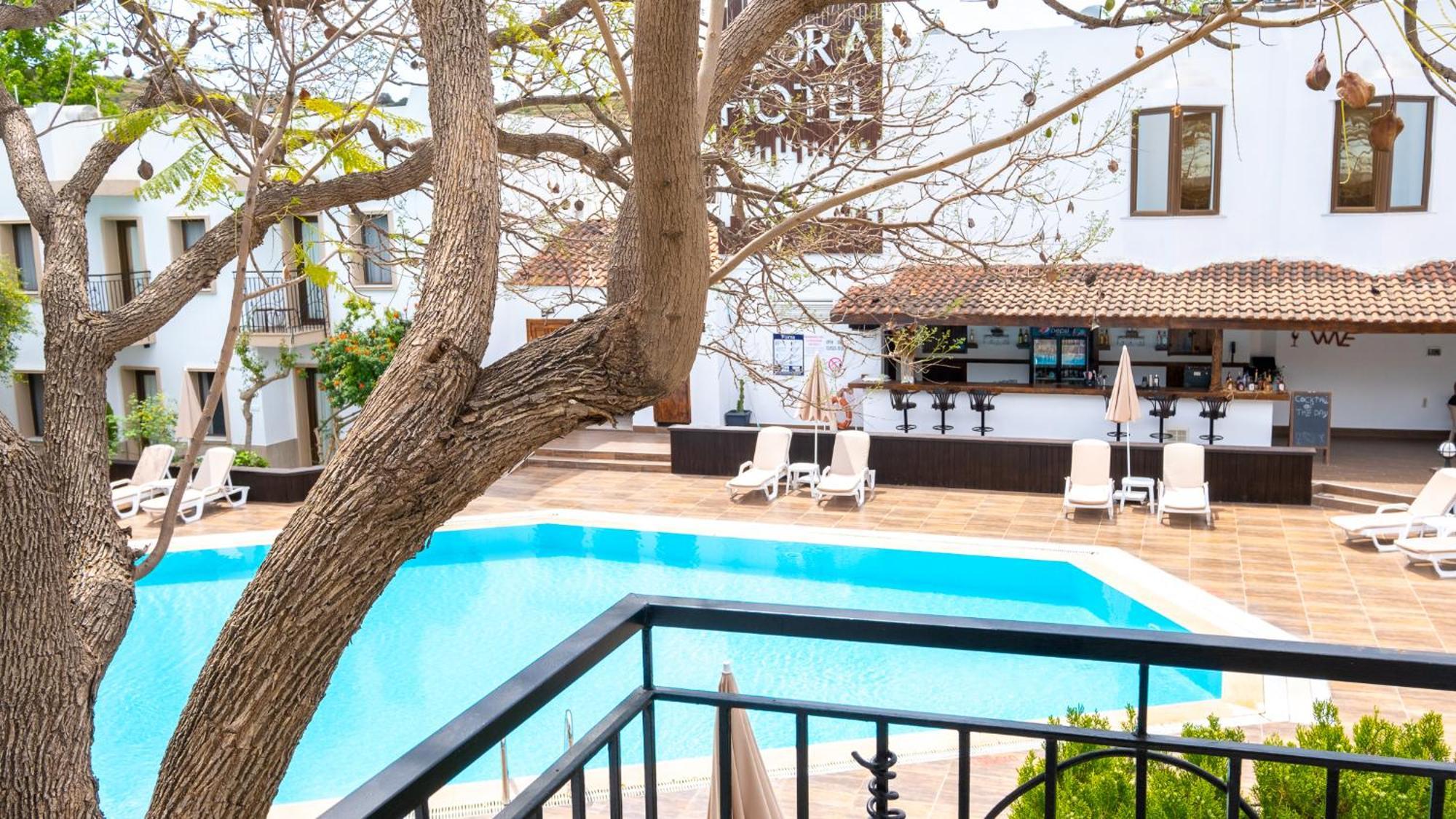 גומבט Flora Hotel מראה חיצוני תמונה