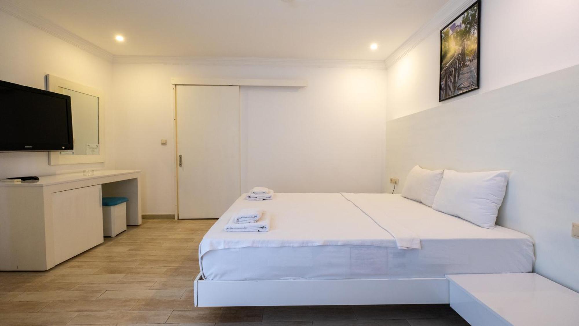 גומבט Flora Hotel מראה חיצוני תמונה