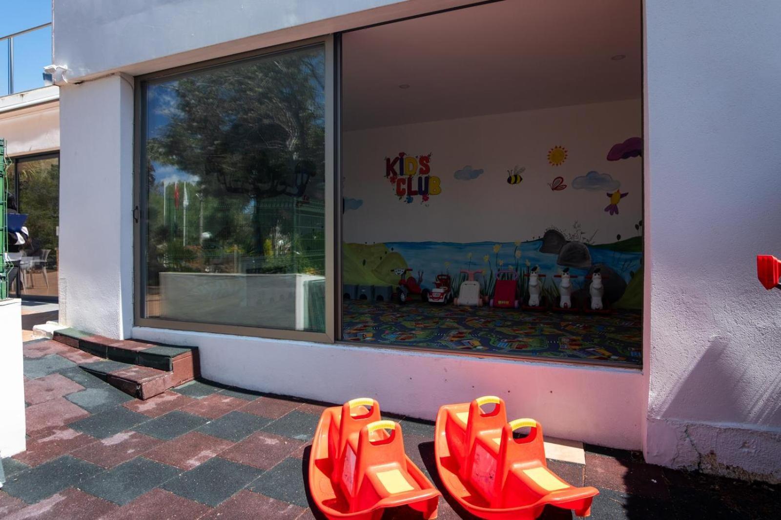 גומבט Flora Hotel מראה חיצוני תמונה