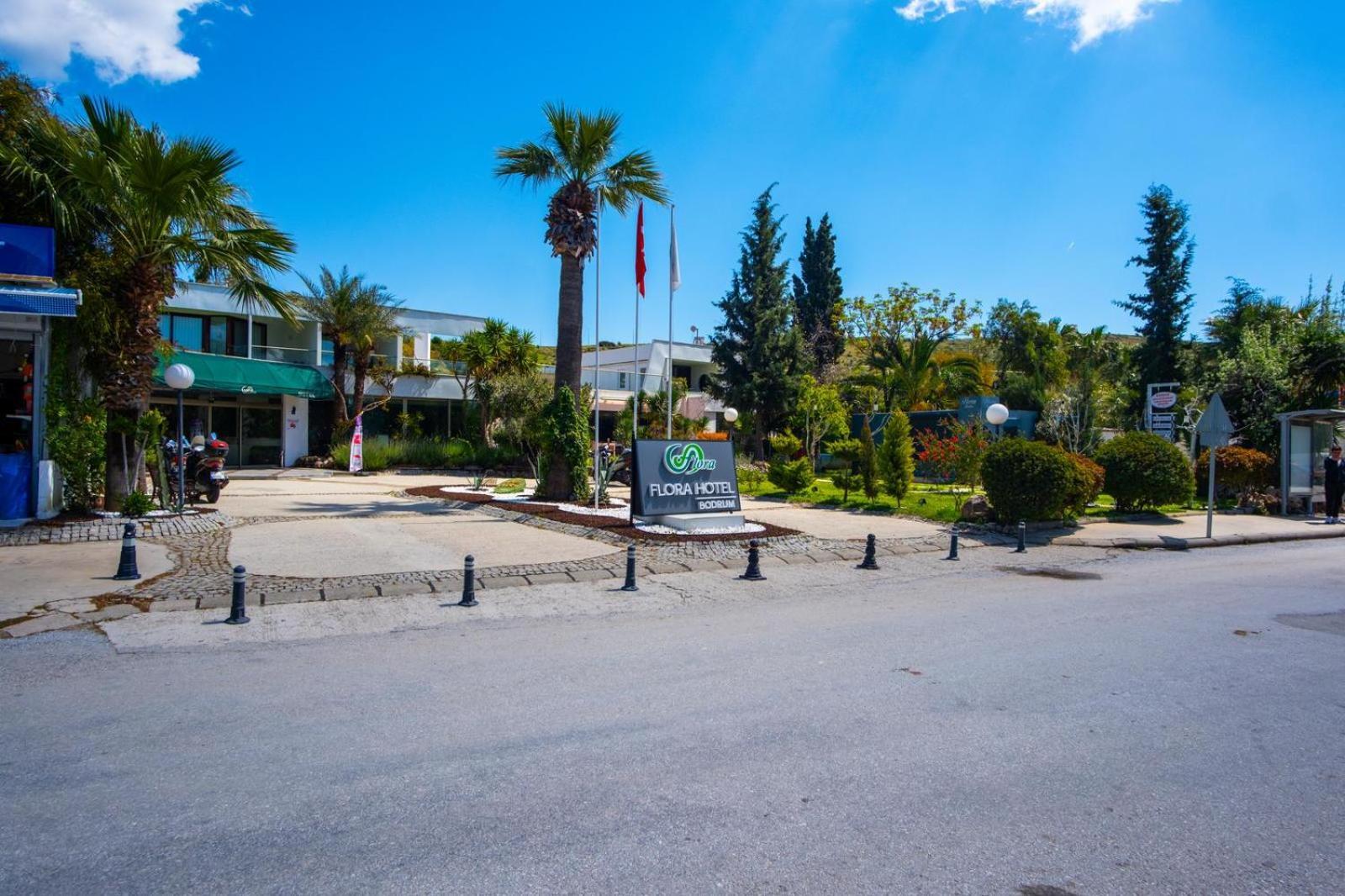 גומבט Flora Hotel מראה חיצוני תמונה